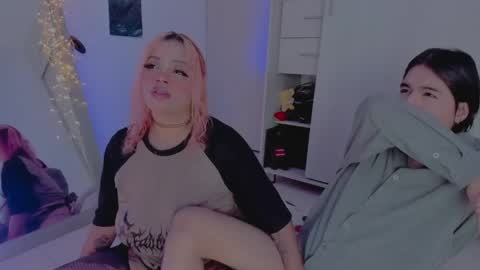 Snapshot of amyy_rouse chatting on 27, 4, 2026 Collinns online show from 27, 4, 2026