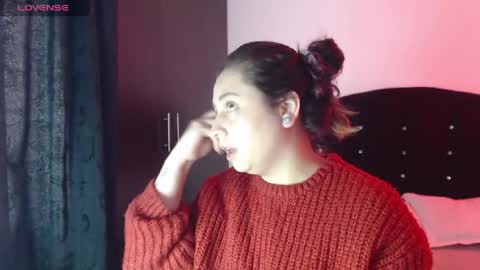 Snapshot of ana_arms_ chatting on 7, 4, 2026 ana_arms_ online show from 7, 4, 2026