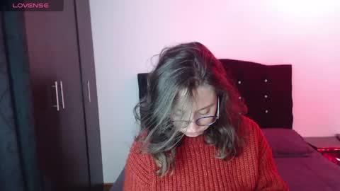 Snapshot of ana_arms_ chatting on 13, 4, 2026 ana_arms_ online show from 13, 4, 2026