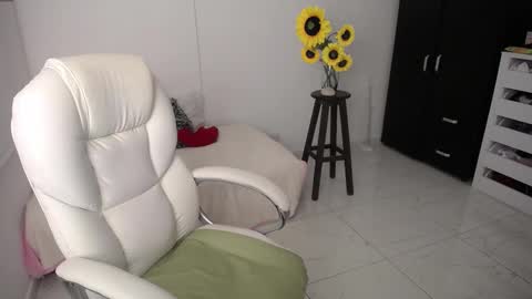  Ana  online show from 4, 3, 2025