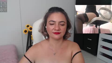 Snapshot of ana_hotmilfx chatting on 2, 12, 2024 ANA online show from 2, 12, 2024