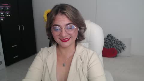 Snapshot of ana_hotmilfx chatting on 5, 3, 2025 ANA online show from 5, 3, 2025
