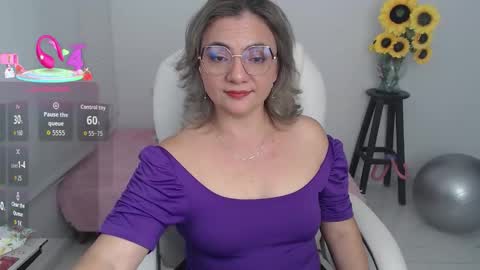 Snapshot of ana_hotmilfx chatting on 6, 10, 2025 ANA online show from 6, 10, 2025