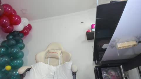 Im anna but you can call me as you want online show from 3, 12, 2024