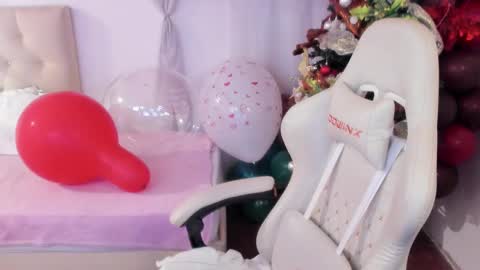 Im anna but you can call me as you want online show from 18, 12, 2024