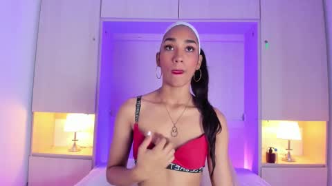 anaacollins_ online show from 25, 10, 2025