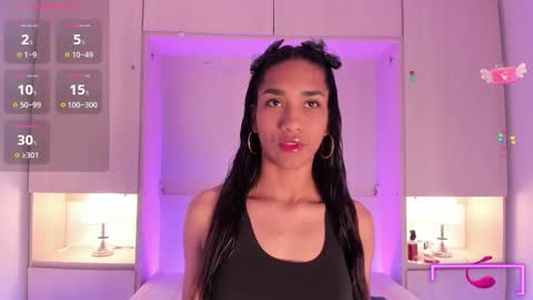 anaacollins_ online show from 15, 11, 2025