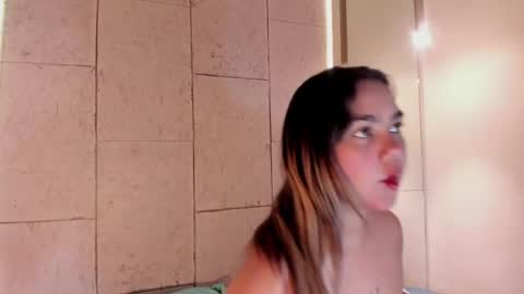 Snapshot of anaelle_bardin chatting on 1, 6, 2026 Anna online show from 1, 6, 2026