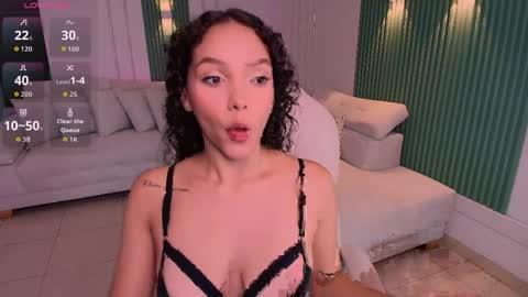 Snapshot of anahi_curlie1 chatting on 9, 4, 2026 Anahi Curlie online show from 9, 4, 2026