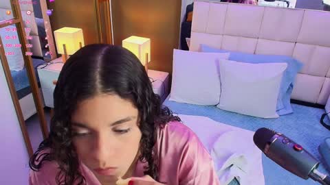 Anahi  online show from 6, 2, 2025