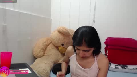 Anahi Browns online show from 12, 11, 2025