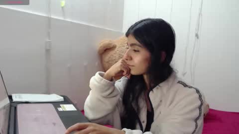 Anahi Browns online show from 17, 12, 2025