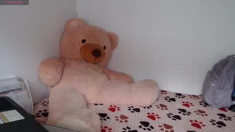 Snapshot of anahibrowns95 chatting on 4, 3, 2026 Anahi Browns online show from 4, 3, 2026