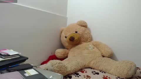 Snapshot of anahibrowns95 chatting on 18, 3, 2026 Anahi Browns online show from 18, 3, 2026