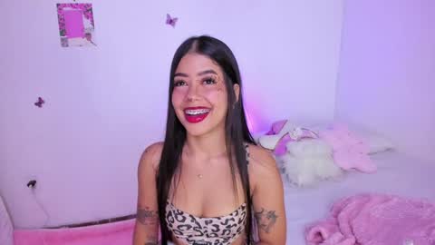 Snapshot of analia_collins chatting on 1, 1, 2025 Ana online show from 1, 1, 2025