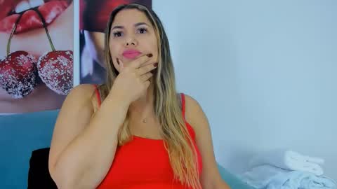 Snapshot of andhrea_vale chatting on 7, 11, 2025 Andrea online show from 7, 11, 2025