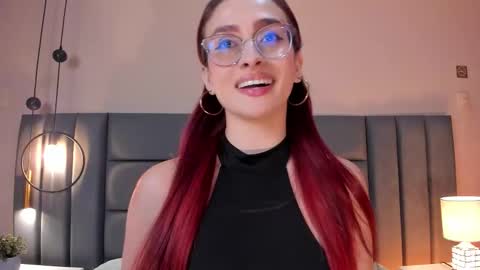 Andra Cyrus online show from 5, 2, 2026