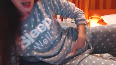 Snapshot of andrasweetie chatting on 3, 10, 2025 Andra online show from 3, 10, 2025