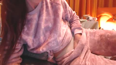 Snapshot of andrasweetie chatting on 3, 10, 2025 Andra online show from 3, 10, 2025