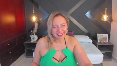 Snapshot of andre_soto_ chatting on 4, 10, 2025 A N D R E online show from 4, 10, 2025
