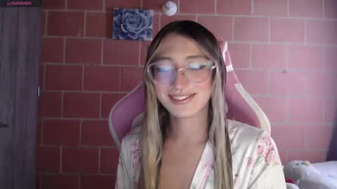 Andrea  online show from 10, 10, 2025