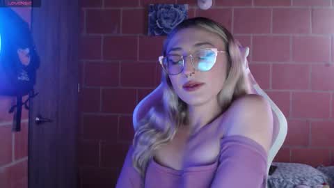 Snapshot of andrea_camila chatting on 26, 3, 2026 Andrea online show from 26, 3, 2026