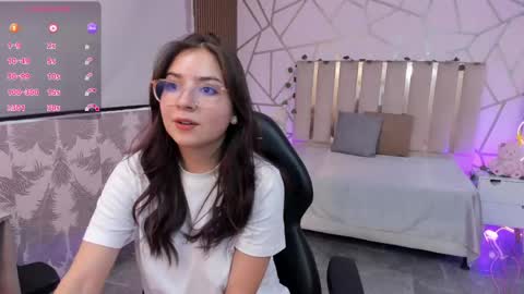 Snapshot of andrea_tay1 chatting on 8, 5, 2026 andrea_tay1 online show from 8, 5, 2026