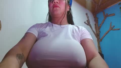 Snapshot of andrebigboobs chatting on 28, 11, 2025 Andre online show from 28, 11, 2025