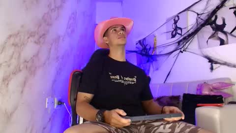 Snapshot of andres_stud777 chatting on 27, 10, 2025 ANDRES online show from 27, 10, 2025