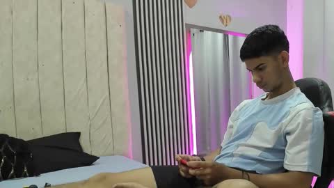 Snapshot of andres_stud777 chatting on 5, 11, 2025 ANDRES online show from 5, 11, 2025