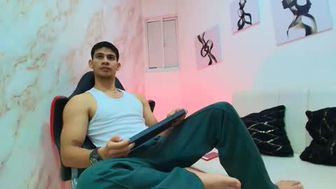 Snapshot of andres_stud777 chatting on 16, 12, 2025 ANDRES online show from 16, 12, 2025