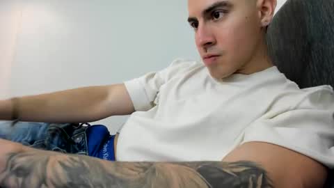 Snapshot of andresjuan92 chatting on 8, 11, 2025 onlyfanscallmegotter online show from 8, 11, 2025