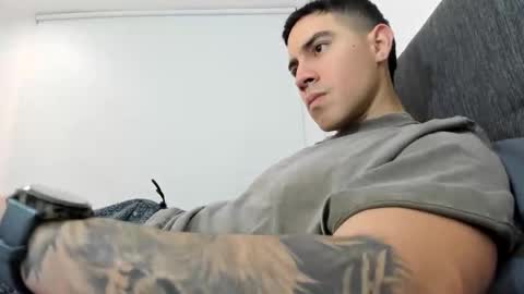 Snapshot of andresjuan92 chatting on 14, 11, 2025 onlyfanscallmegotter online show from 14, 11, 2025