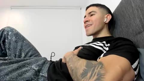 Snapshot of andresjuan92 chatting on 25, 11, 2025 onlyfanscallmegotter online show from 25, 11, 2025