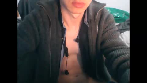 Snapshot of andresse_lat chatting on 8, 4, 2026 andresse_lat online show from 8, 4, 2026