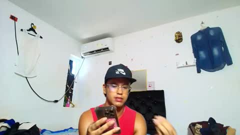 Snapshot of andreswhite_shotoflust chatting on 25, 5, 2026 andreswhite_shotoflust online show from 25, 5, 2026
