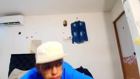 Snapshot of andreswhite_shotoflust chatting on 2, 6, 2026 andreswhite_shotoflust online show from 2, 6, 2026