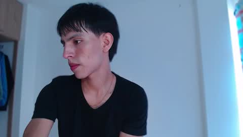 Snapshot of andrew_courtz chatting on 9, 3, 2026 Andrew Courtz online show from 9, 3, 2026