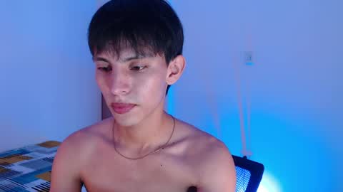 Snapshot of andrew_courtz chatting on 12, 4, 2026 Andrew Courtz online show from 12, 4, 2026