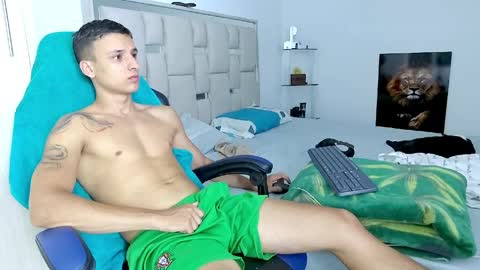 Snapshot of andrew_lover21 chatting on 6, 4, 2026 Andrew online show from 6, 4, 2026