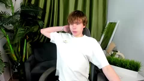 Snapshot of andyjey_ chatting on 24, 6, 2026 Mandy and Andy online show from 24, 6, 2026