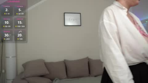 Snapshot of ange_fox chatting on 29, 9, 2025 Ange online show from 29, 9, 2025