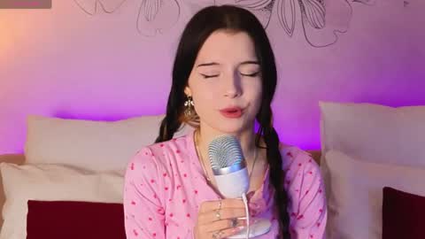 Snapshot of angel__rossee chatting on 28, 4, 2026 Rose 18 New here online show from 28, 4, 2026