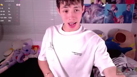 Snapshot of angel_bless19 chatting on 22, 1, 2025 Angel help me with 100 thumbs up online show from 22, 1, 2025
