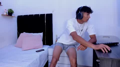 Snapshot of angel_boy0 chatting on 3, 7, 2026 angel_boy0 online show from 3, 7, 2026
