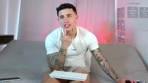 Snapshot of angel_boy01 chatting on 27, 6, 2026 angel_boy01 online show from 27, 6, 2026