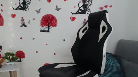 Snapshot of angel_curl chatting on 12, 2, 2025 Angel Curl online show from 12, 2, 2025