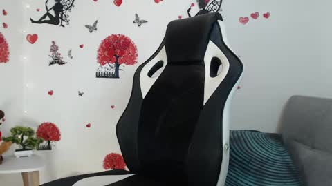 Snapshot of angel_curl chatting on 13, 2, 2025 Angel Curl online show from 13, 2, 2025