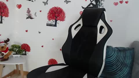 Snapshot of angel_curl chatting on 25, 2, 2025 Angel Curl online show from 25, 2, 2025