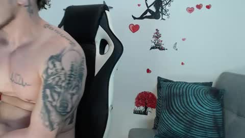 Snapshot of angel_curl chatting on 5, 3, 2025 Angel Curl online show from 5, 3, 2025